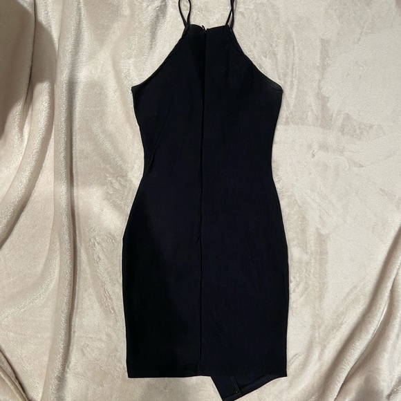 Small fitted black dress asymmetrical hem - Picture 2 of 3